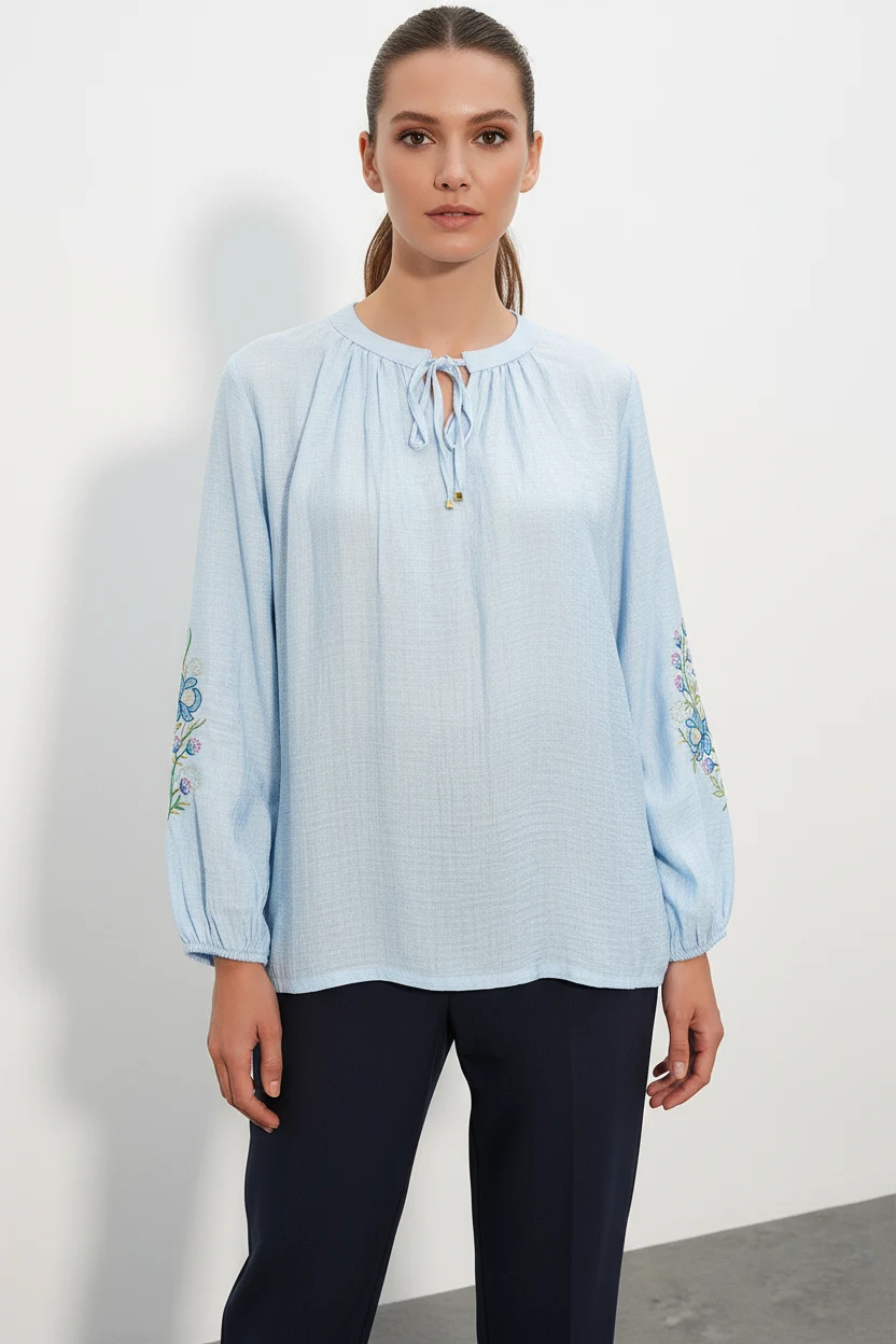 Kadın Bağcıklı Yaka Oversize Nakışlı Çiçek Desenli Mavi Bluz